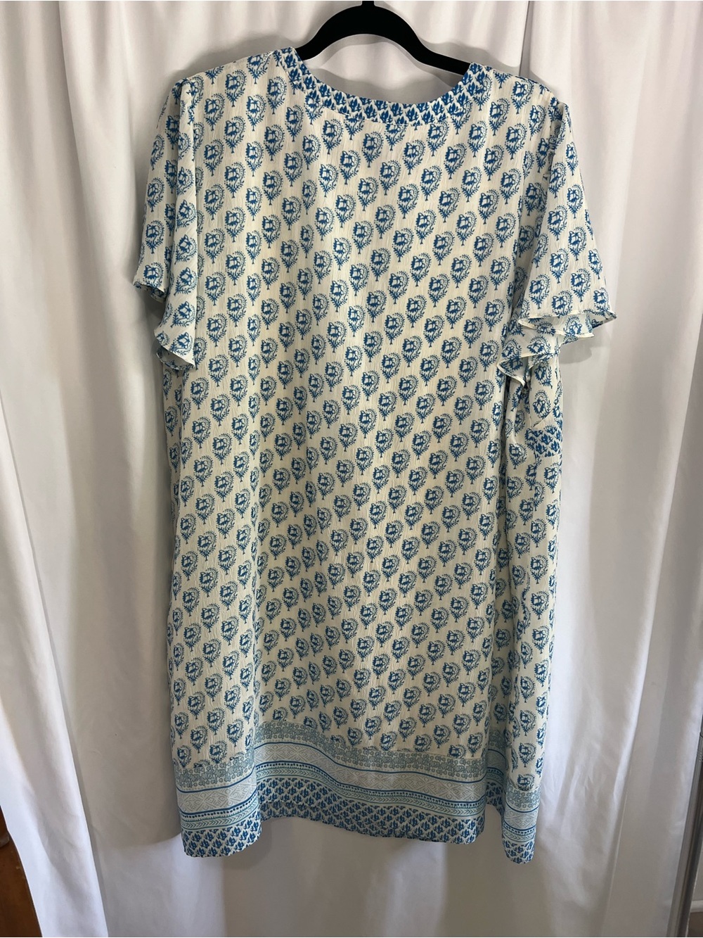 Rose & Olive Blue and Cream Printed V-Neck Shift Dress size 2X - Picture 3 of 5